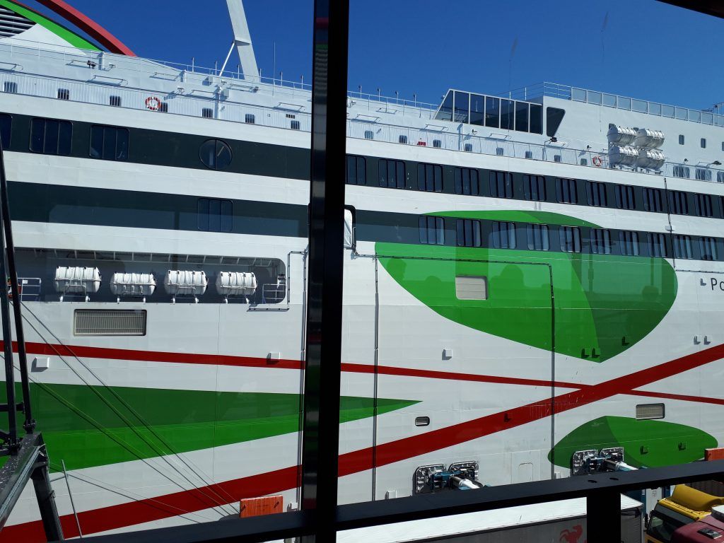 Ferries que cruzan desde Helsinki a Tallin, Estonia y viceversa. www.viajandoconana.com