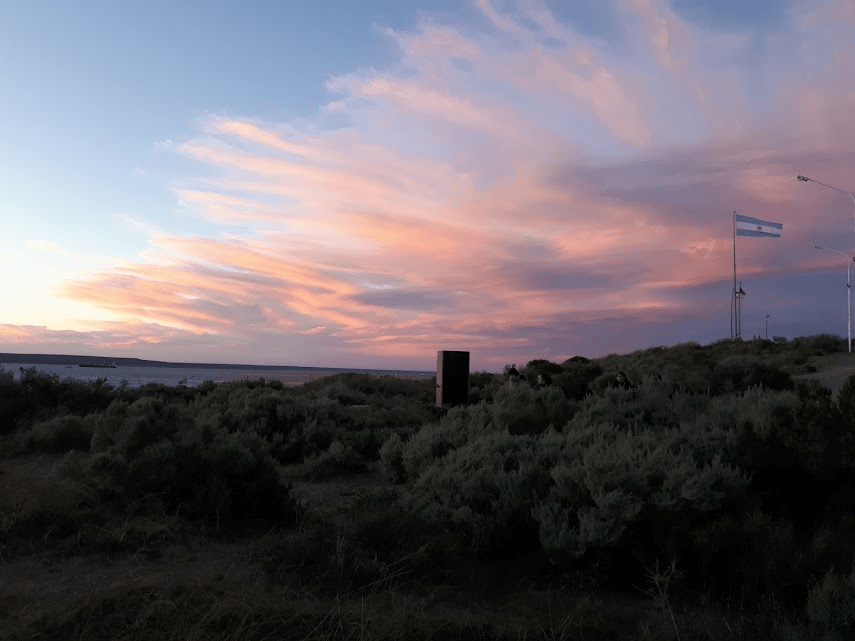 Atardecer en Punta Indio, Puerto Madryn, Argentina. www.viajandoconana.com